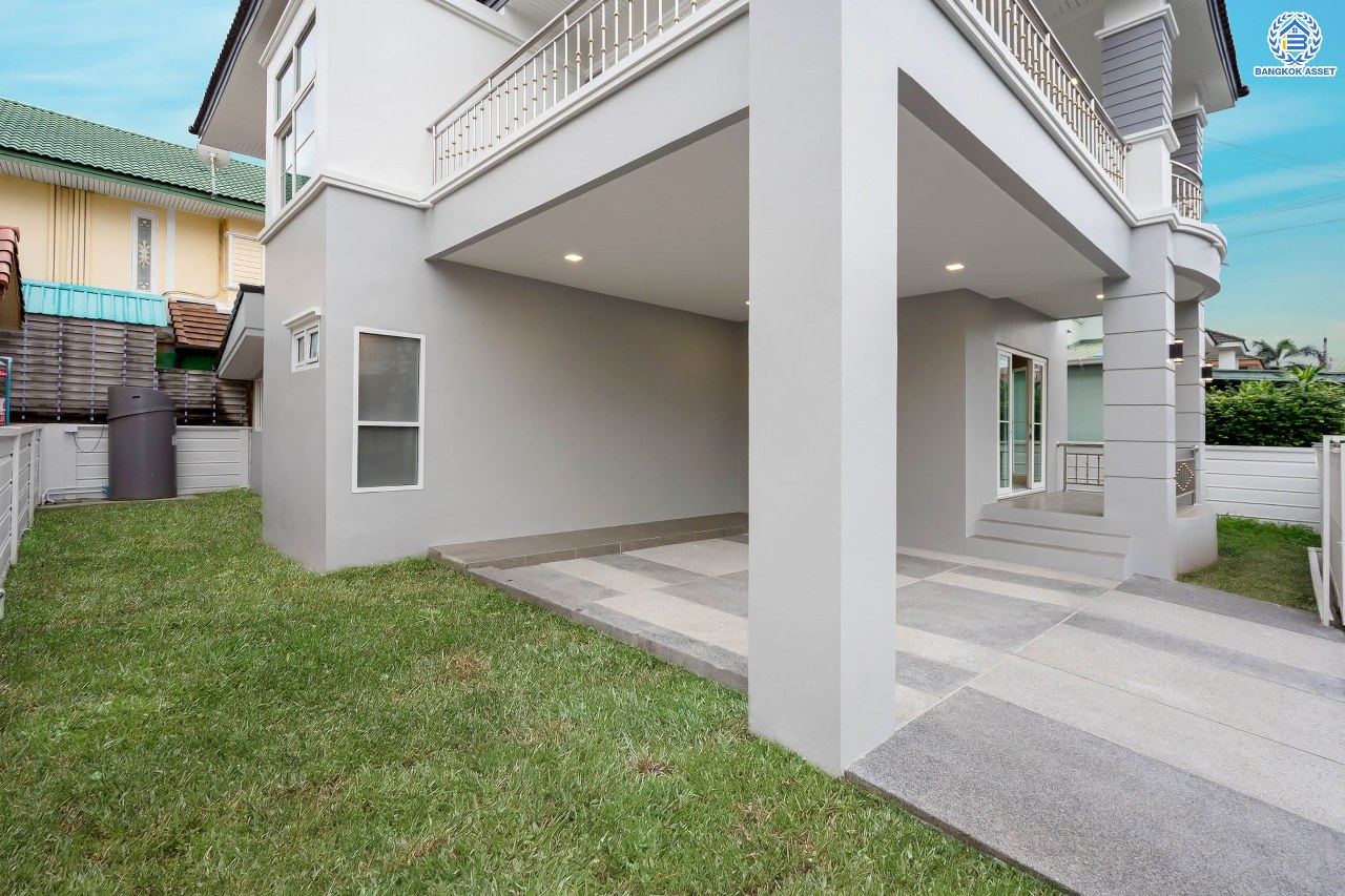 บ้านมือสองตกแต่งใหม่ โครงการ ธนานนท์ ราชพฤกษ์ เนื้อที่ 60 ตร.ว. ฟังก์ชัน 3 ห้องนอน 3 ห้องน้ำ จอดรถได้ 2 คัน พร้อมห้องอเนกประสงค์ 1 ห้อง สามารถปรับเปลี่ยนเป็นห้องทำงาน หรือห้องนอนได้ตามความต้องการ Facilities ตอบโจทย์ทุกกิจกรรม! บนทำเลติดถนนราชพฤกษ์ ใกล้วงเวียนพระราม5 เซ็นทรัลเวสต์เกต และรถไฟฟ้า "สถานีบางรักน้อยท่าอิฐ"